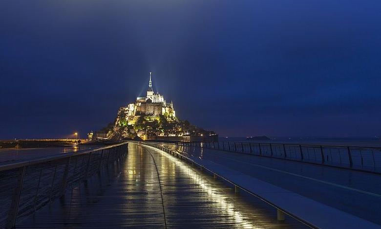 Le pont-passerelle du Mont-Saint-Michel